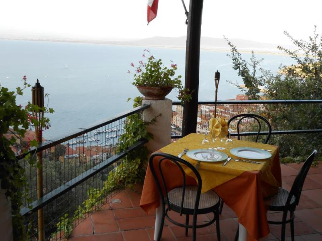 Hotel Vittoria Porto Santo Stefano  Eksteriør bilde